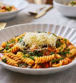 Fusilli cu spanac și roșii – rețetă rapidă cu 5 ingrediente